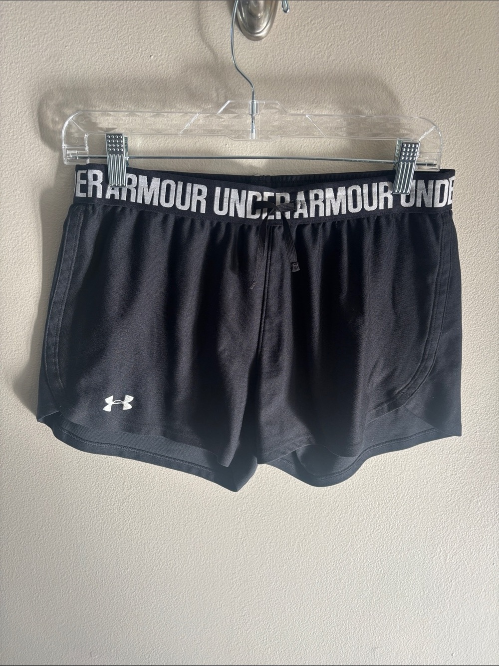 M Under Armour heatgear shorts